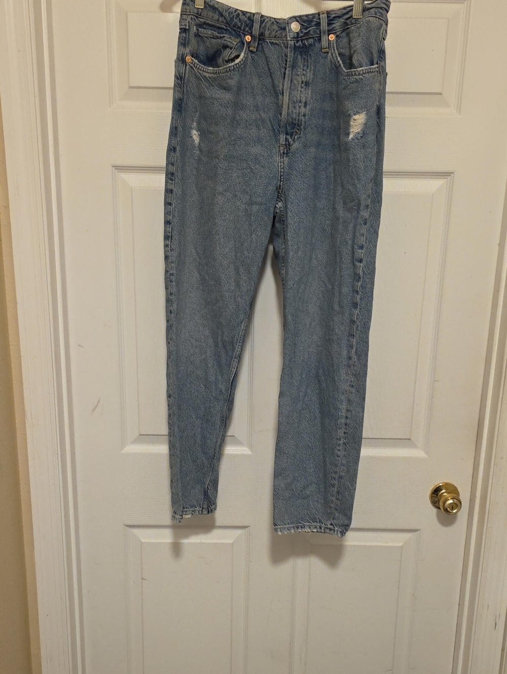 Women’s Light Blue Distressed High-Waist Jeans